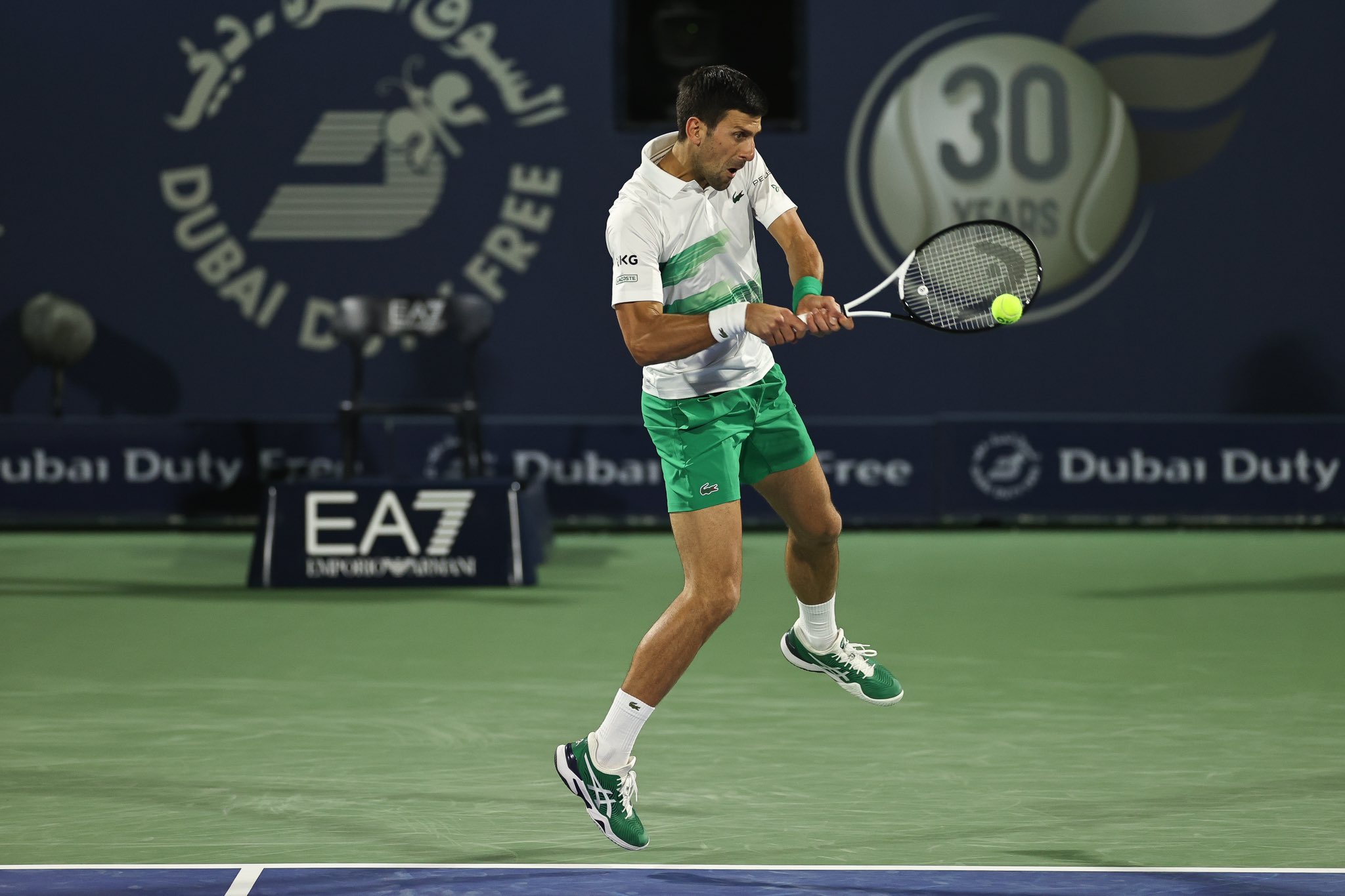 Novak Djokovic fue contundente en su regreso a la actividad y ganó en el debut de Dubai. 