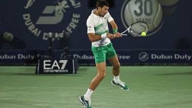 Novak Djokovic fue contundente en su regreso a la actividad y ganó en el debut de Dubai. 