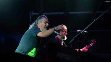 Como no podía ser de otra manera, los "capos" cerraron el show con "El mono relojero". (FOTOS: Yamil Regules)