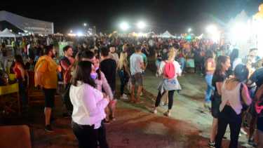 La Fiesta de la Confluencia muestra una gran concurrencia en cada noche. 