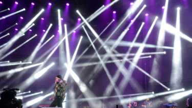 El sonido, pantallas e iluminación, parte de los costos que no se conocen de la mega fiesta de la Confluencia (foto Yamil Regules)