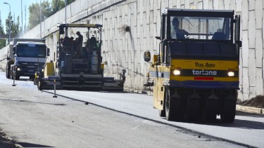 Hoy habrá corte de circulación en la colectora sur de la Ruta 22 entre Huergo y Godoy. (Foto Néstor Salas)