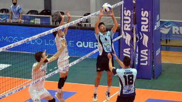 El equipo neuquino llegó a igualar el juego ganando el segundo set pero no pudo lograr su primer triunfo y sigue en el fondo de la tabla. Foto: prensa ACLAV
