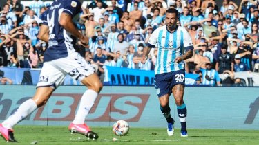 Racing tiene sus esperanzas depositadas en el fútbol de Edwin Cardona, que llegó en el último mercado de pases. 
