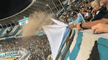Imagen de Insólito: tiraron cenizas de un muerto en pleno partido de Racing y cayó sobre otros hinchas