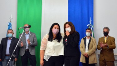 Reynoso junto a Carreras tras la asunción en Viedma. Foto: Marcelo Ochoa.