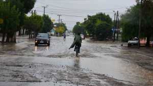 Los merenderos y comedores no paran ante la lluvia y ayudan a las familias en Roca