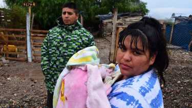 Una familia de Roca perdió todo por la tormenta y pide ayuda