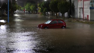 Temporal de lluvia en Roca: en unas horas cayó la mitad del agua que cae en un año