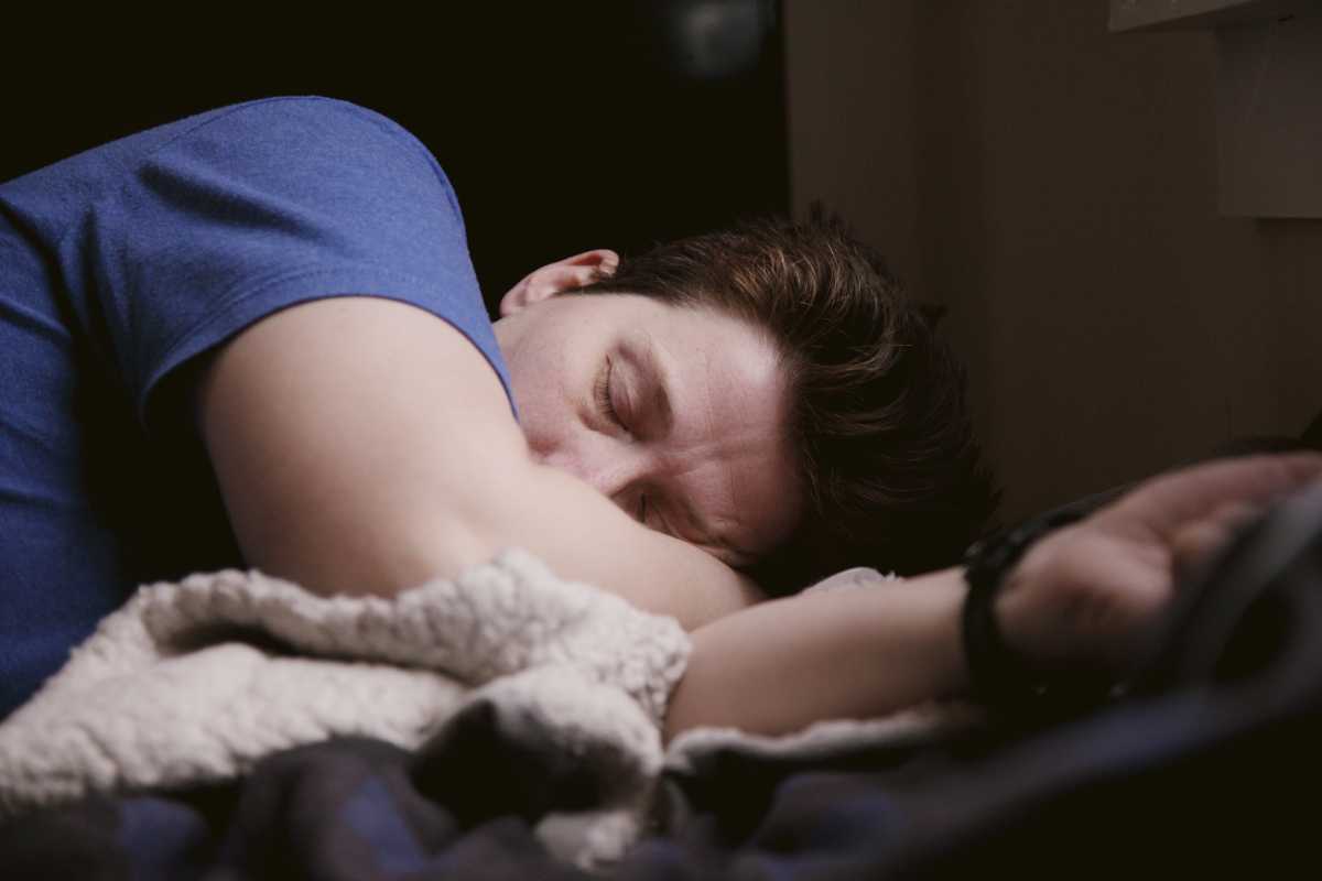 El estudio realizado por especialistas demostró que dormir una siesta corta puede resultar más beneficioso que una de larga duración. Foto: Gentileza