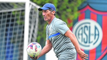 Pedro Troglio debutará como DT del Ciclón ante Banfield.