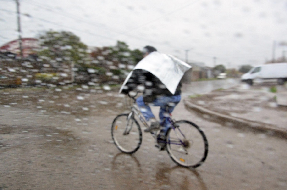 El mal tiempo continuará hasta el lunes en Viedma. Foto Archivo: Marcelo Ochoa