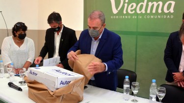 Vélez, Renda y Pesatti durante la apertura de la licitación. Foto: Marcelo Ochoa.