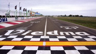 En Viedma ajustan los últimos detalles de cara a la primera fecha del TC. (Foto: Marcelo Ochoa)