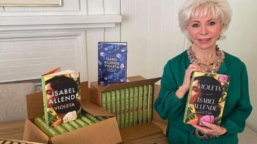  En su última novela, "Violeta", Isabel Allende aborda nuevamente el mundo femenino.