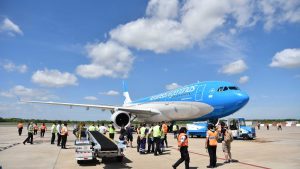 Aerolíneas Argentinas extiende el plazo para que compres pasajes en cuotas sin interés: combinalo con Hot Sale