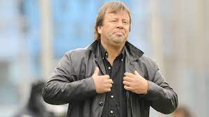 Zielinski dejó de ser técnico de Estudiantes