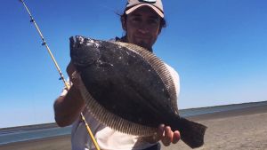 Pescar en Bahía San Blas para Semana Santa: el pejerrey panzón, lenguados y la variada esperan