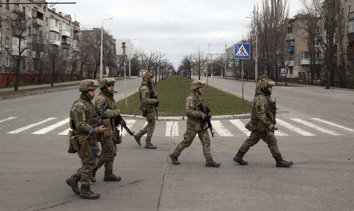 Las fuerzas armadas de Rusia superan holgadamente en número y potencia de fuego a las de Ucrania. Foto: AFP-Télam 