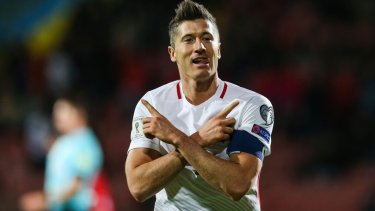 Robert Lewandowski, el goleador de Polonia que busca un lugar en Qatar.