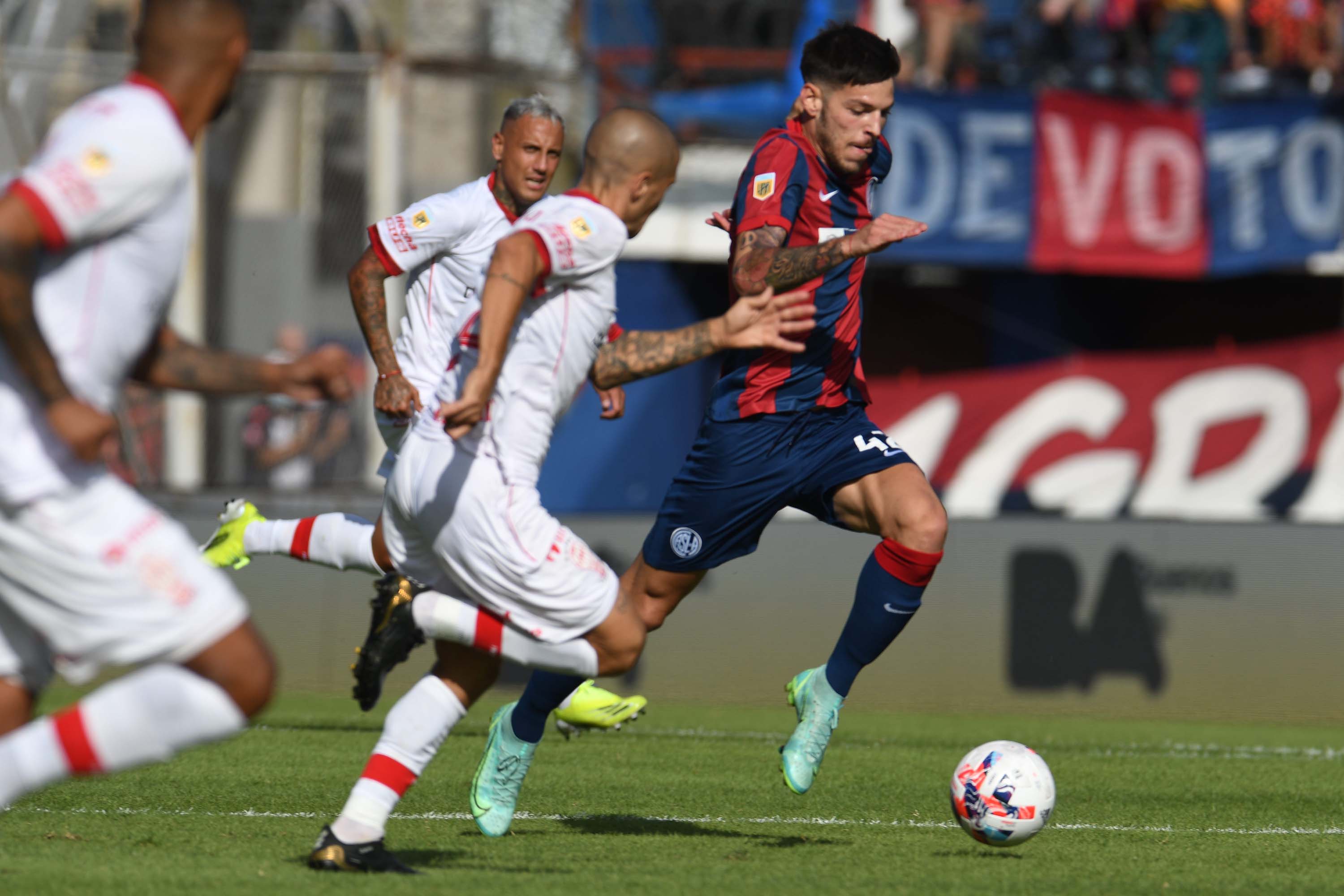 En un clásico intenso, San Lorenzo y Huracán empataron sin goles en el ...