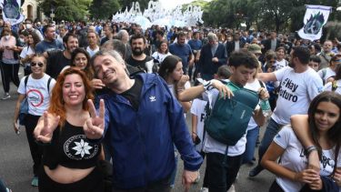 Máximo encabezó la marcha del 24 de Marzo, con referentes como Amado Boudou, Axel Kicillof y  Andrés Larroque. Foto: Télam.-