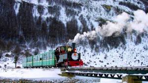 Recorrer la Patagonia en cuatro trenes, entre paisajes e historias increíbles