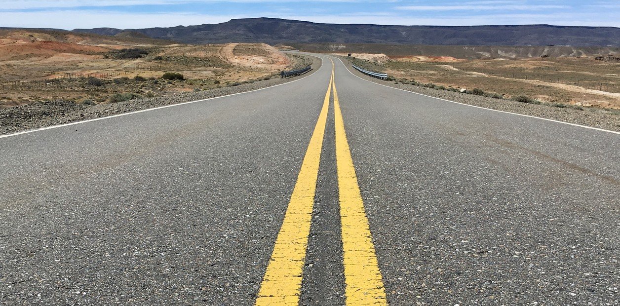 La Ruta 40 recorre más de 5.000 km junto a la Cordillera de los Andes, desde Cabo Vírgenes hasta La Quiaca (Getty Images).