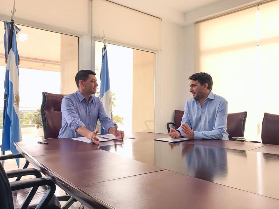 Carlos Saloniti habló con el vicegobernador Marcos Koopmann sobre la necesidad de actualizar la Ley de Coparticipación.  Foto: facebook Carlos Saloniti