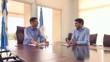 Carlos Saloniti habló con el vicegobernador Marcos Koopmann sobre la necesidad de actualizar la Ley de Coparticipación.  Foto: facebook Carlos Saloniti