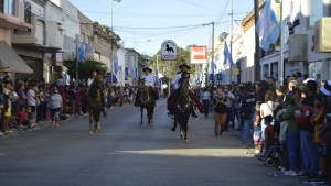 La Fiesta de la Soberanía convocó a una multitud con Vicentico y el desfile del 7 de Marzo