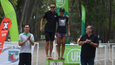 Moisés  y Simón festejando la victoria. 