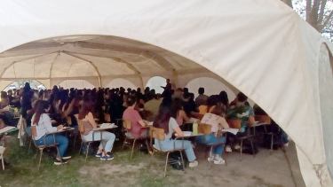 La facultad de Roca montó una globa para que cursen los grupos con matrículas numerosas. Foto: gentileza