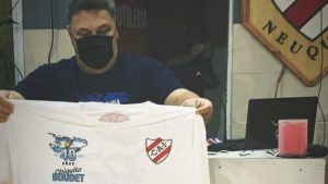 Emotivo homenaje de Independiente de Neuquén al «Chiqui» Boudet y a los ex combatientes de Malvinas