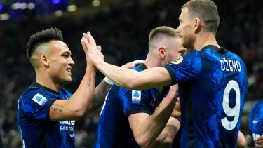 Lautaro salió de la mala racha y anotó tres goles en la victoria del Inter. (AP Photo/Antonio Calanni)