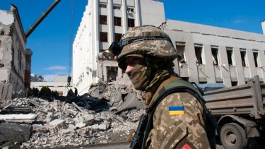 Las negociaciones de paz entre Rusia y Ucrania siguen estacandas. (AP Photo/Andrew Marienko)