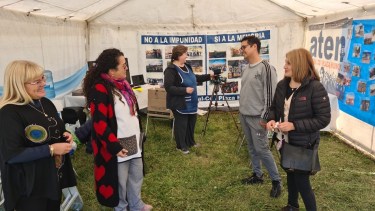 La carpa de la Memoria se instaló a la vera de la ruta 22, en Plaza Huincul. (Foto: Andrea Vazquez)
