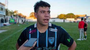 Con dos goles, Guillermo Carrasco fue una de las figuras de la final ante Cipolletti. (Foto: Juan Thomes)