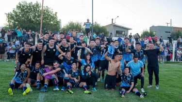 Pillmatún festejó el primer título de su historia con una goleada histórica. (Foto: Juan Thomes)