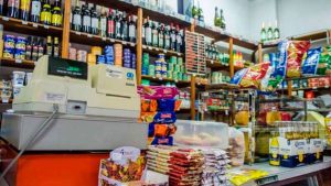 El Gobierno analiza implementar una canasta especial para los precios en almacenes