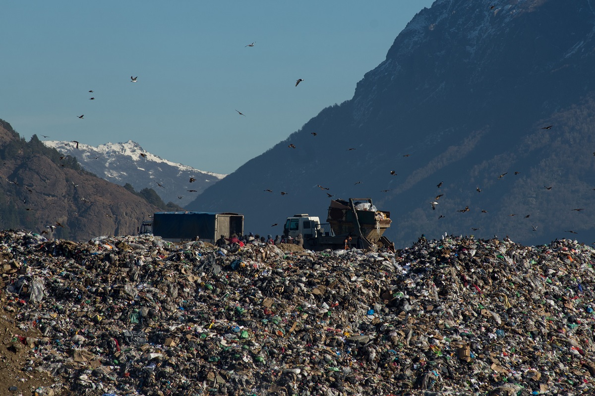 El intendente Gennuso tiene un plan de licitar la gestión de la basura en Bariloche pero ya hay reparos de la oposición. Archivo