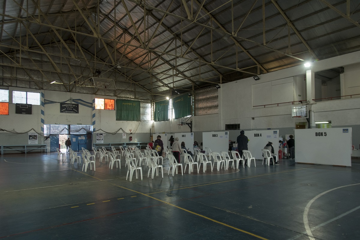 Las autoridades sanitarias evalúan cerrar el gimnasio municipal 1 a fines de abril. Foto: Marcelo Martínez 