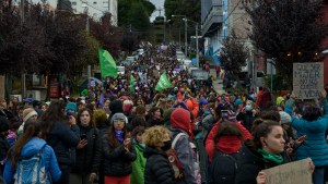 8M: Unas 2.000 mujeres recuperaron las calles en Bariloche
