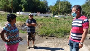 Vecinos del barrio El Sauce en Regina piden mejoras en la provisión de agua e iluminación