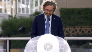 La respuesta del hijo de Bolsonaro a Santiago Cafiero: «te escribo en español para que lo entiendas»