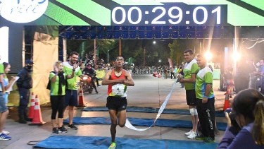 El boliviano Vidal Basco Mamani, tercero en el ránking sudamericano de atletismo, impuso su jerarquía en la prueba competitiva. (Foto: Florencia Salto)