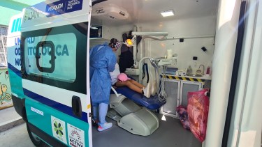 El Odontomóvil llegó a Cutral Co y estuvo en la escuela 255. (Fotos: Andrea Vazquez)