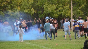 El nuevo campeón del Torneo de la Fruta es la 1° Cooperativa. Foto Gino Avoledo