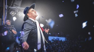 Con un gran gesto del Chaqueño Palavecino, Comallo se prepara para celebrar el aniversario y la Cordialidad