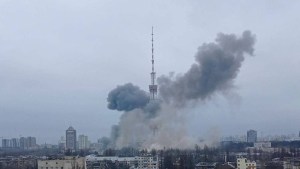 Cinco muertos en el ataque ruso a una torre de televisión en Kiev